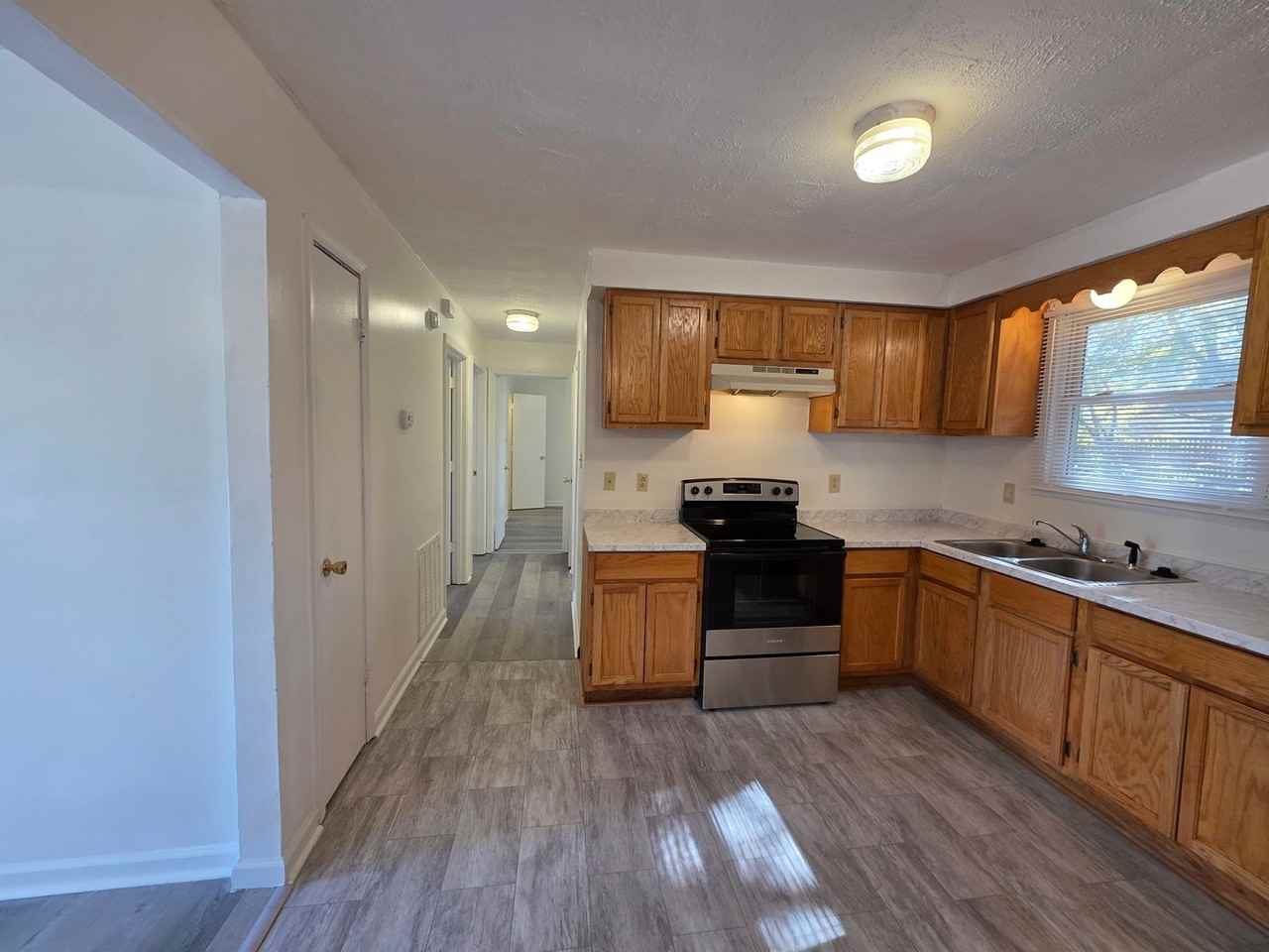 386 Elaine Drive - Photo 5 of 21