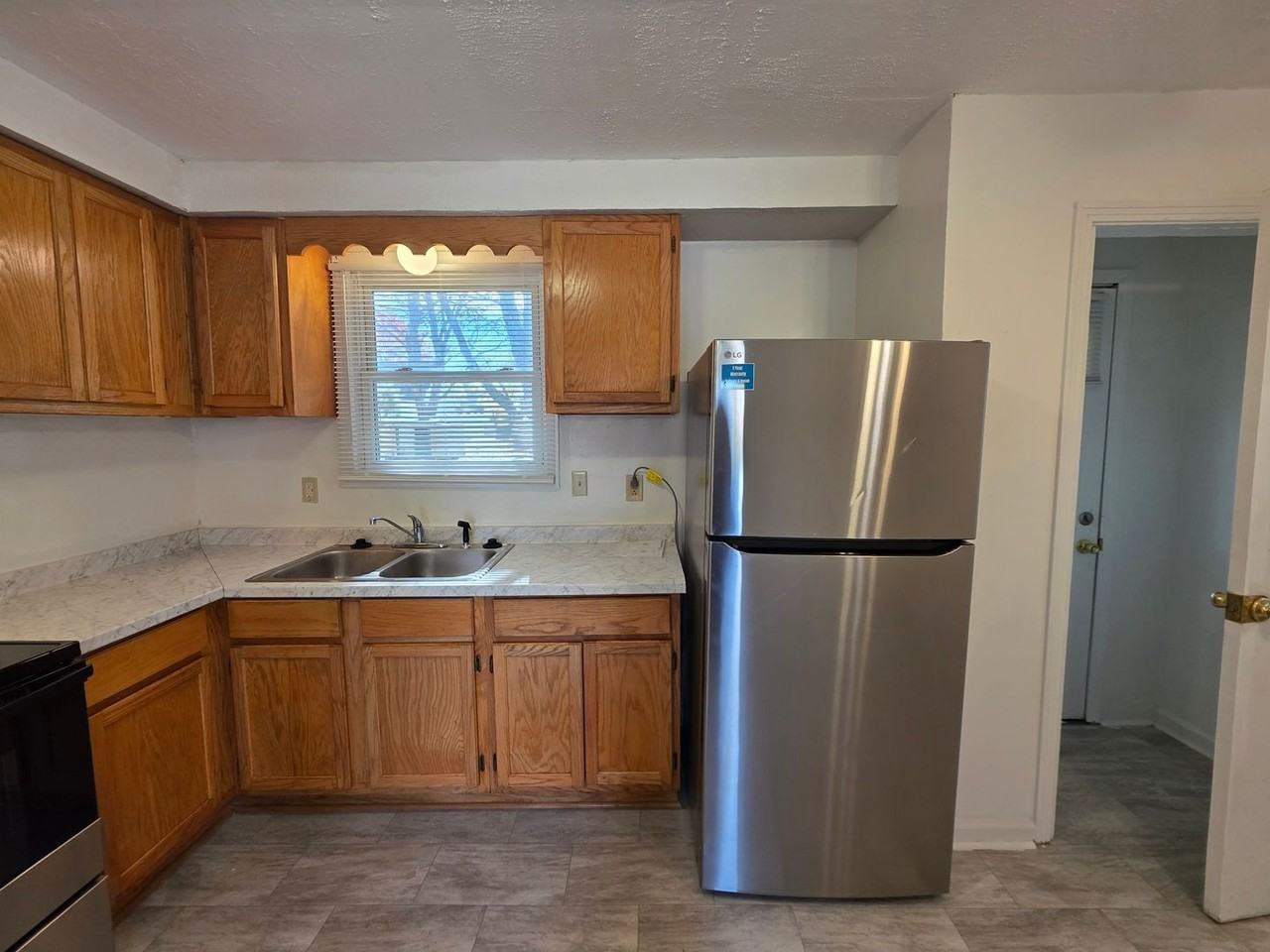 386 Elaine Drive - Photo 7 of 21