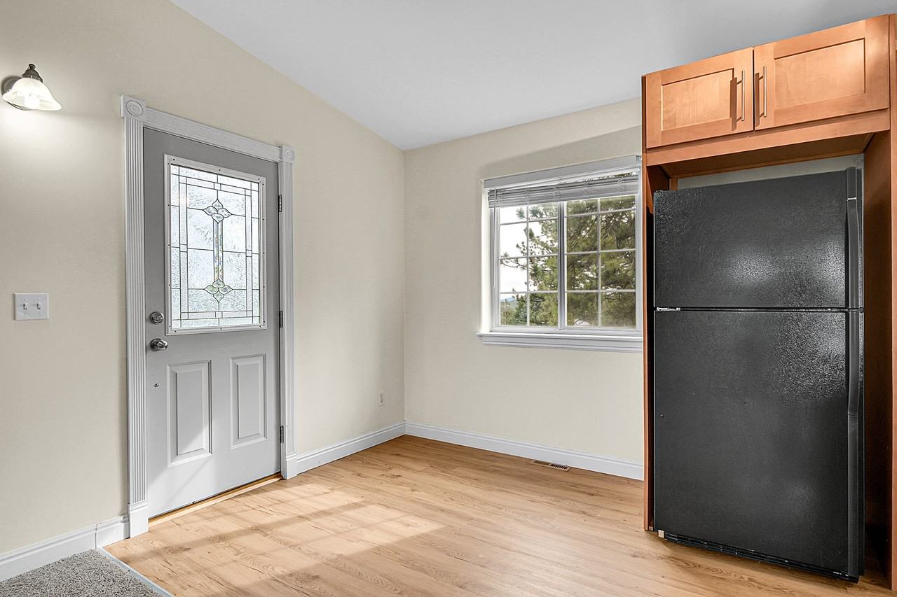 50 Spruce Dr #1 - Photo 4 of 31