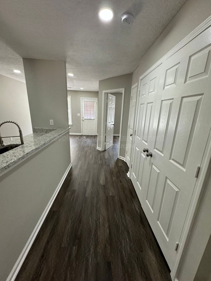 733 Stallings Road #B - Photo 3 of 8