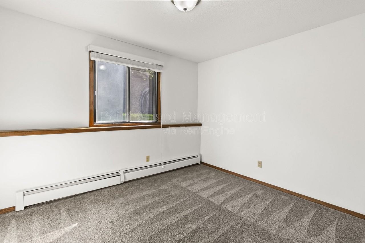 4009 S Locust Dr #3 - Photo 6 of 21