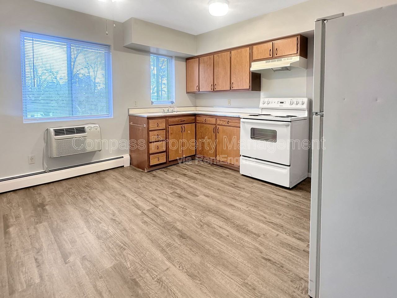 2835 S Burdick St #B - Photo 3 of 6