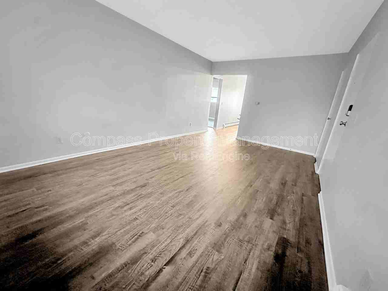 2835 S Burdick St #B - Photo 4 of 6