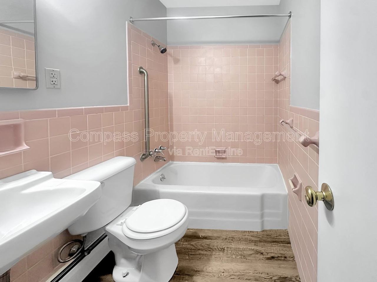 2835 S Burdick St #B - Photo 5 of 6