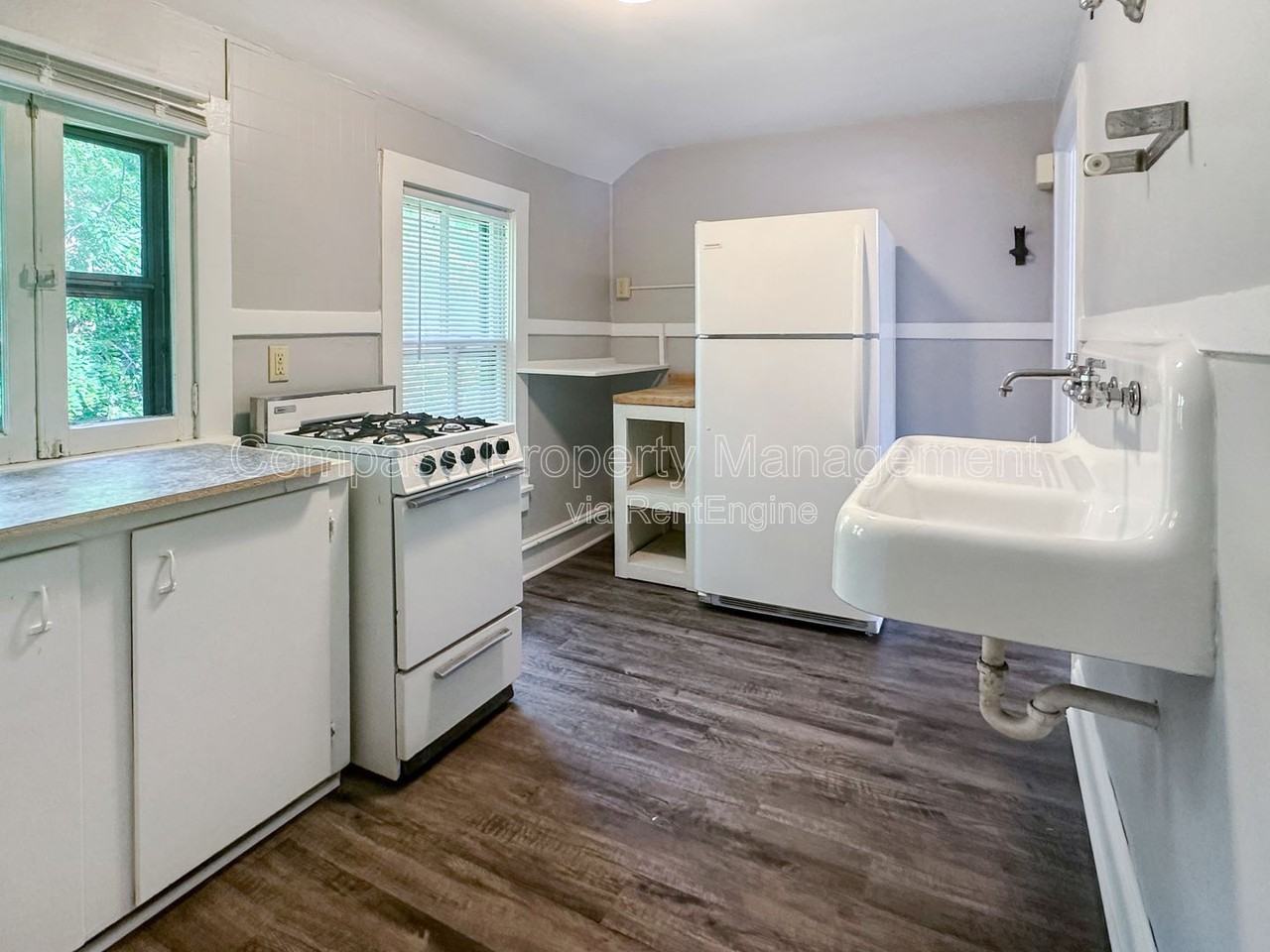 642 Cherry St Se #4 - Photo 3 of 8