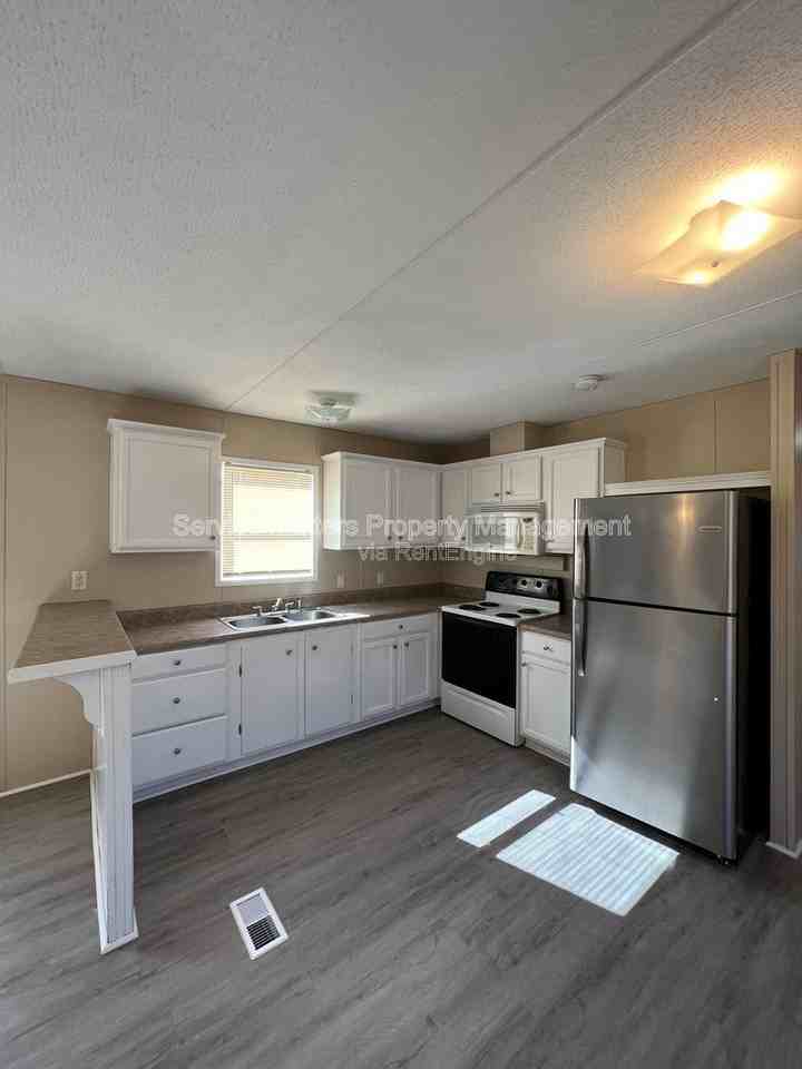 4825 Douglas Dr - Photo 5 of 17