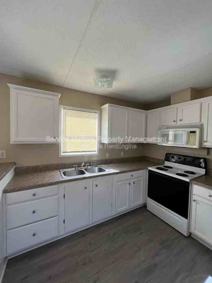 4825 Douglas Dr - Photo 6 of 17