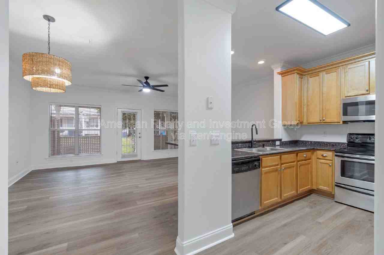 245 Mattie M Kelly Blvd - Photo 4 of 31