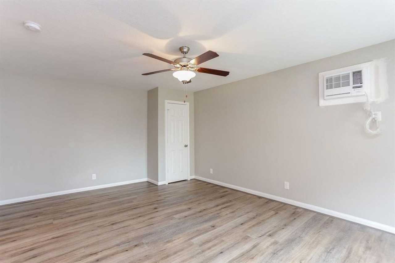 808 W Main St #3 - Photo 6 of 14