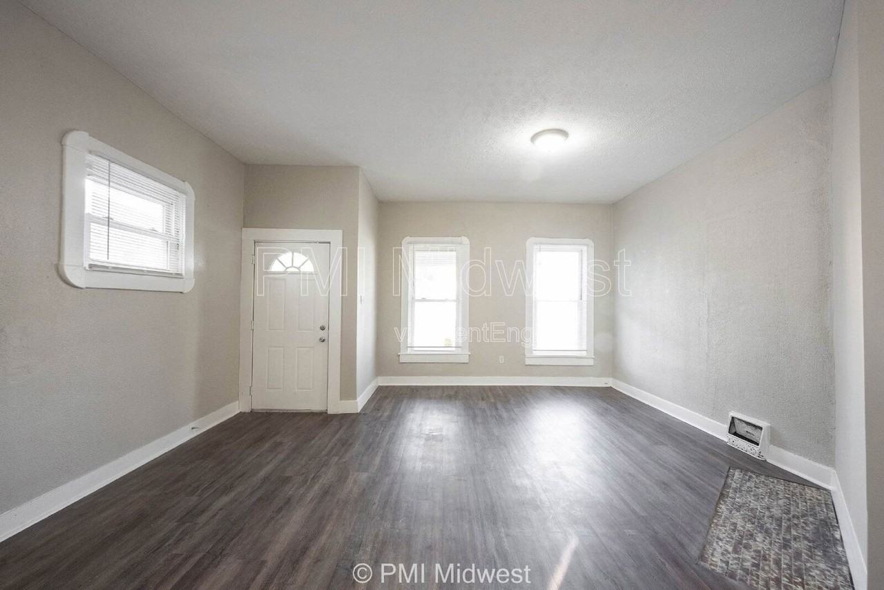 101 N State Ave - Photo 2 of 19