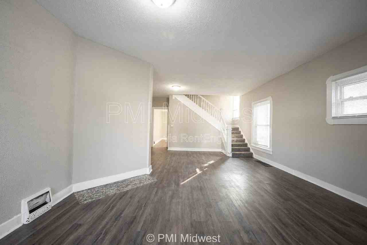 101 N State Ave - Photo 3 of 19