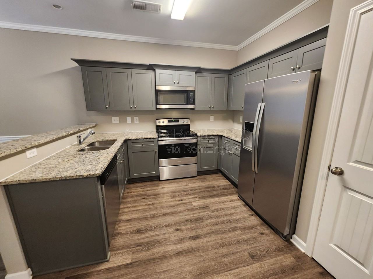 255 Fieldcrest Dr - Photo 5 of 18