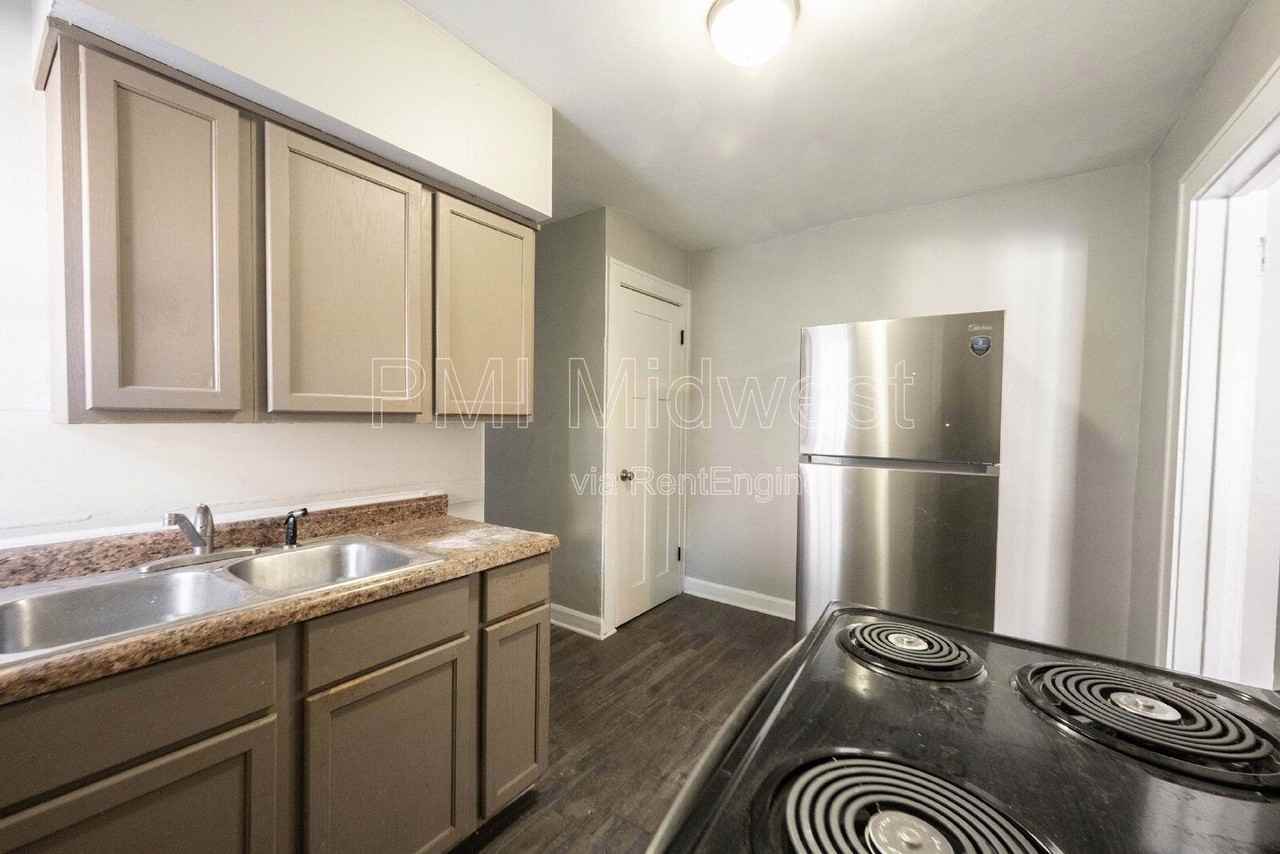 915 N Drexel Ave - Photo 6 of 14