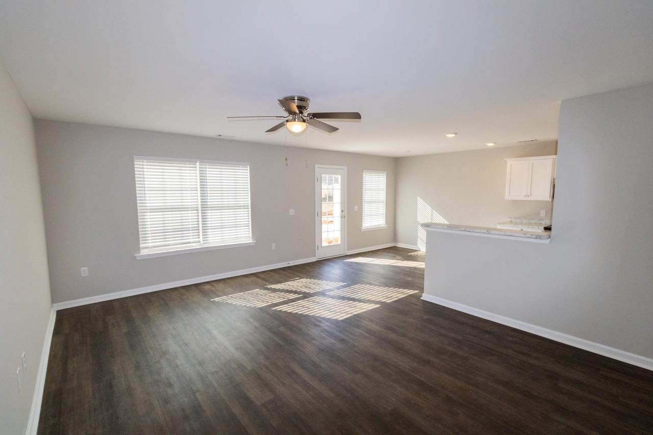 123 Callaway Cres #1 - Photo 3 of 18