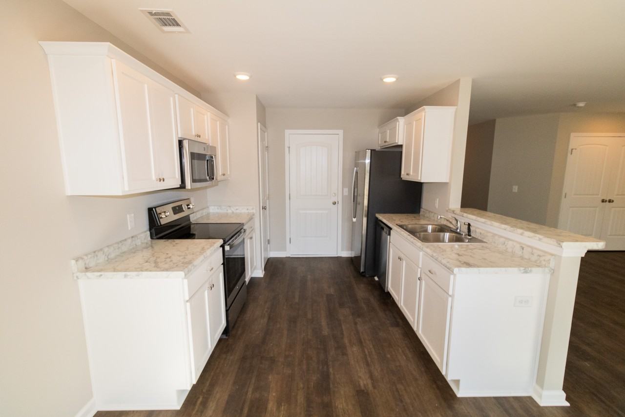 123 Callaway Cres #1 - Photo 2 of 18