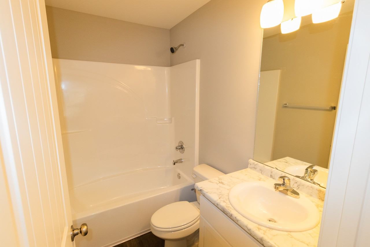 123 Callaway Cres #1 - Photo 3 of 18