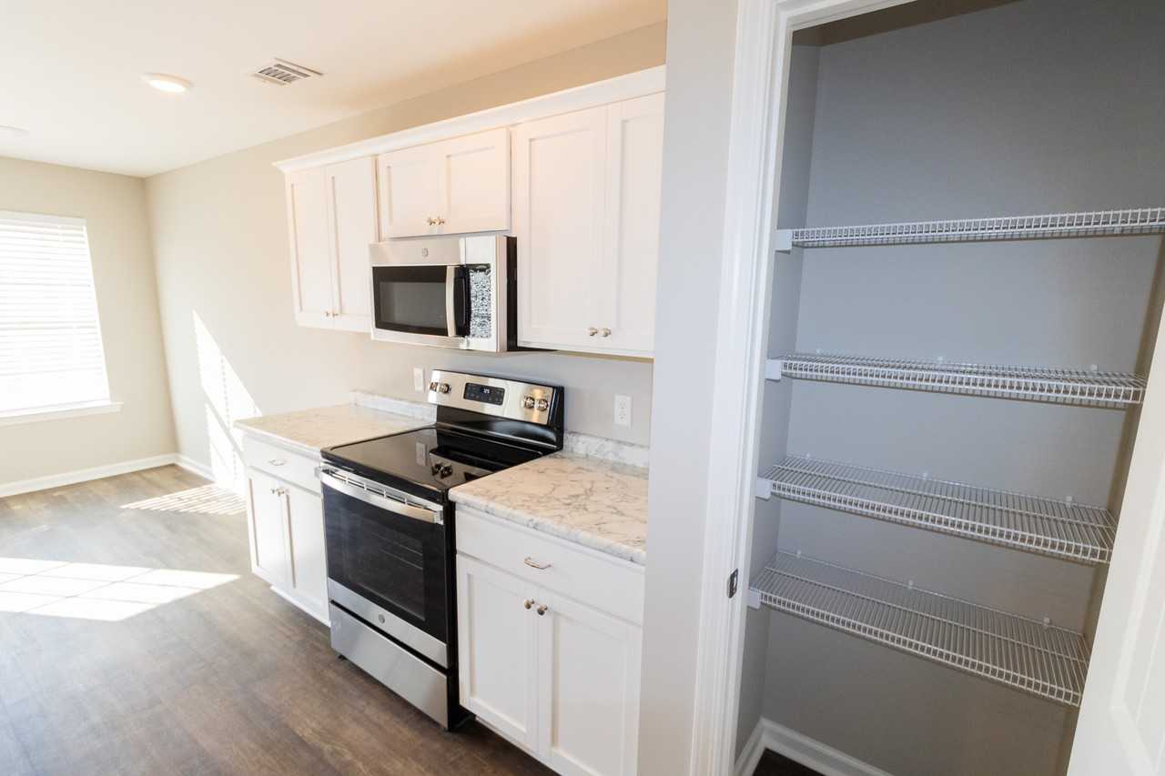 123 Callaway Cres #1 - Photo 5 of 18