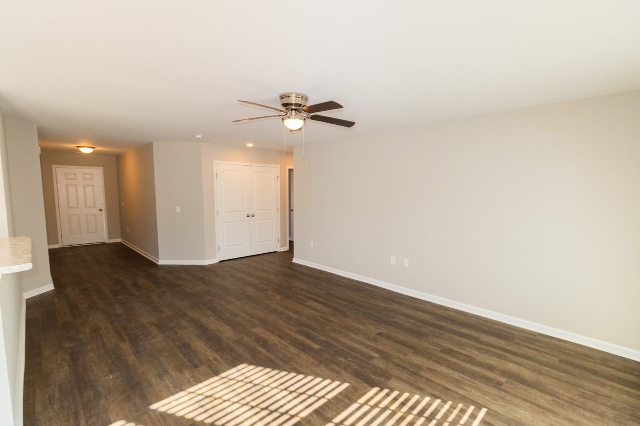 123 Callaway Cres #1 - Photo 7 of 18