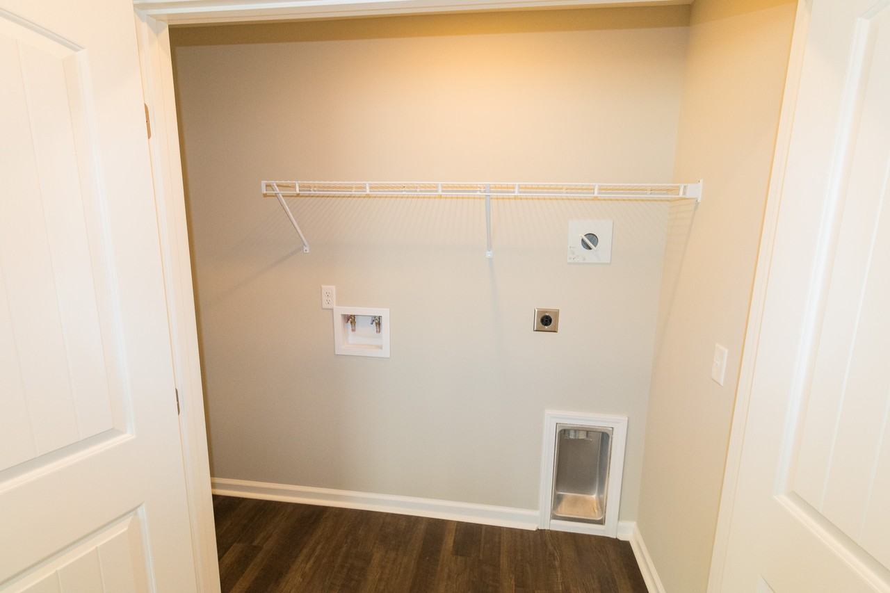 123 Callaway Cres #1 - Photo 2 of 18