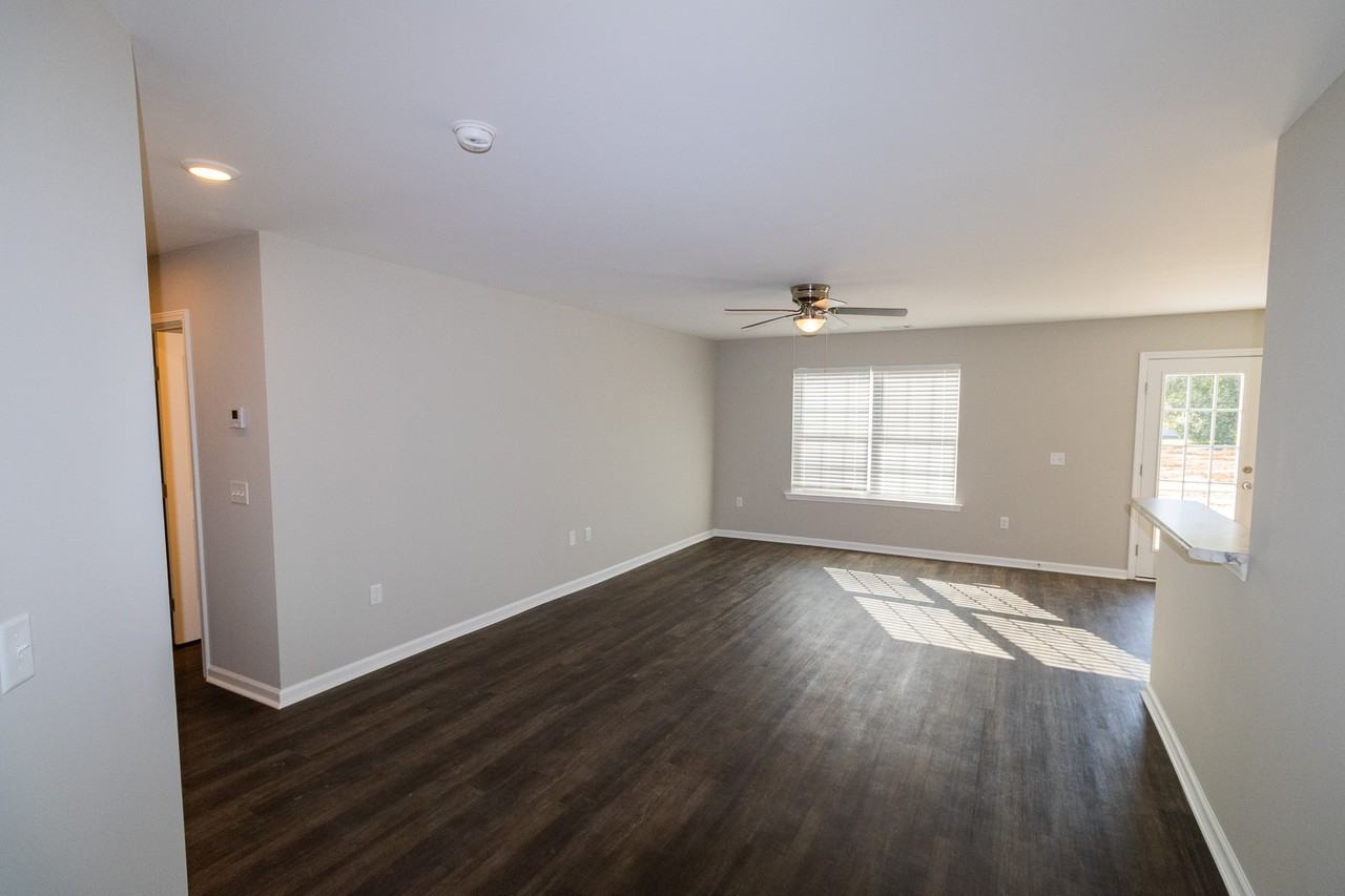 123 Callaway Cres #1 - Photo 4 of 18