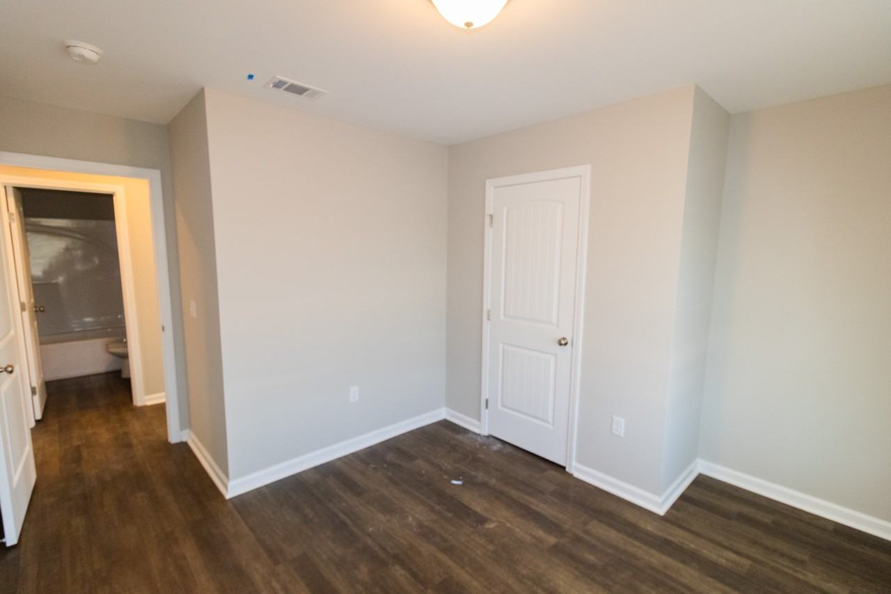 123 Callaway Cres #1 - Photo 7 of 18