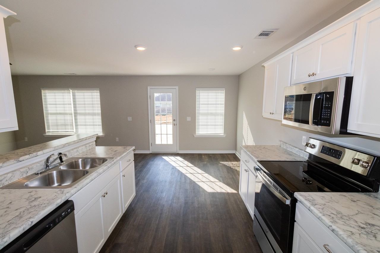 123 Callaway Cres #1 - Photo 6 of 18