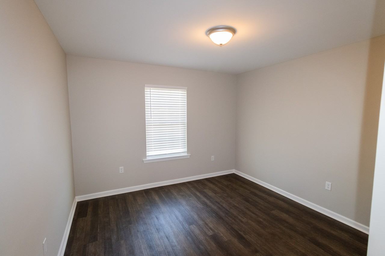 123 Callaway Cres #1 - Photo 5 of 18