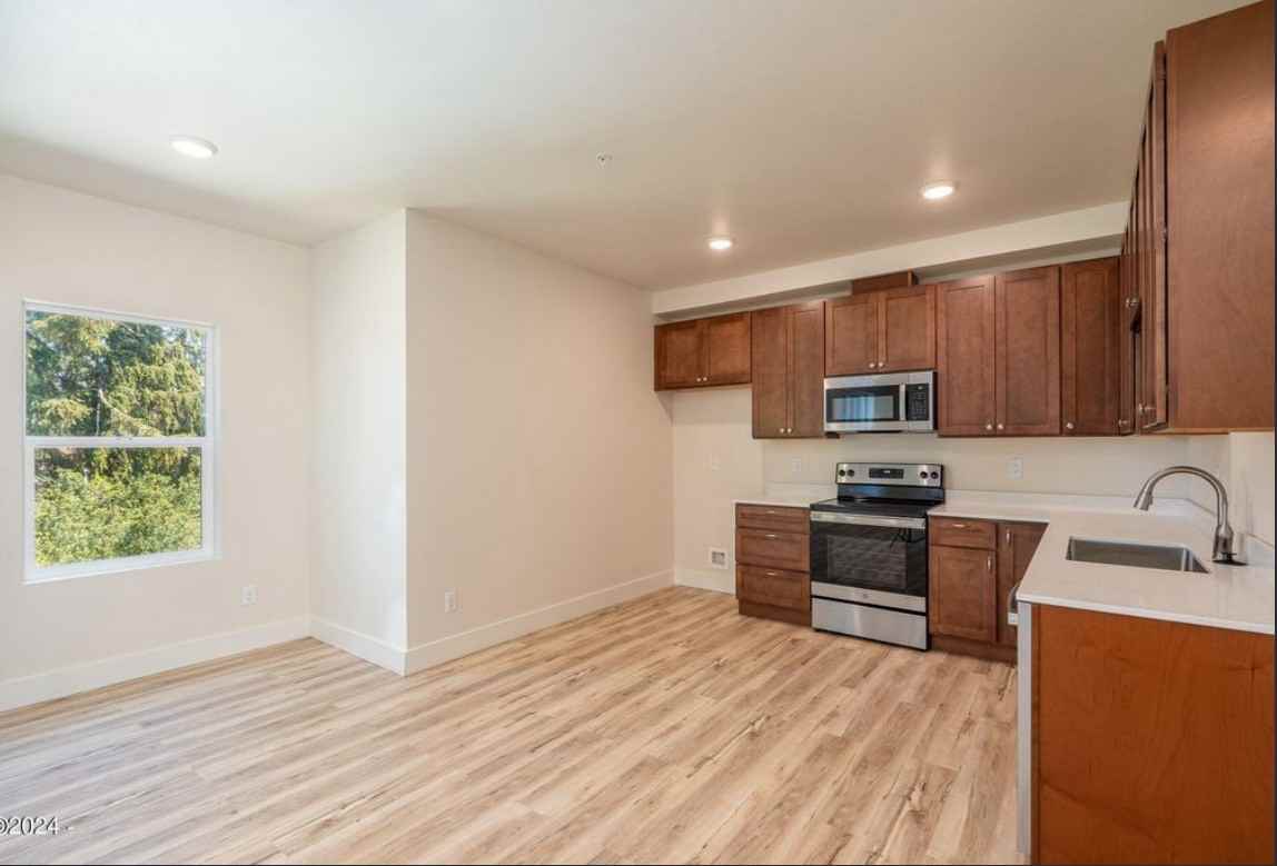 2950 Sw Coho St #6 - Photo 5 of 10