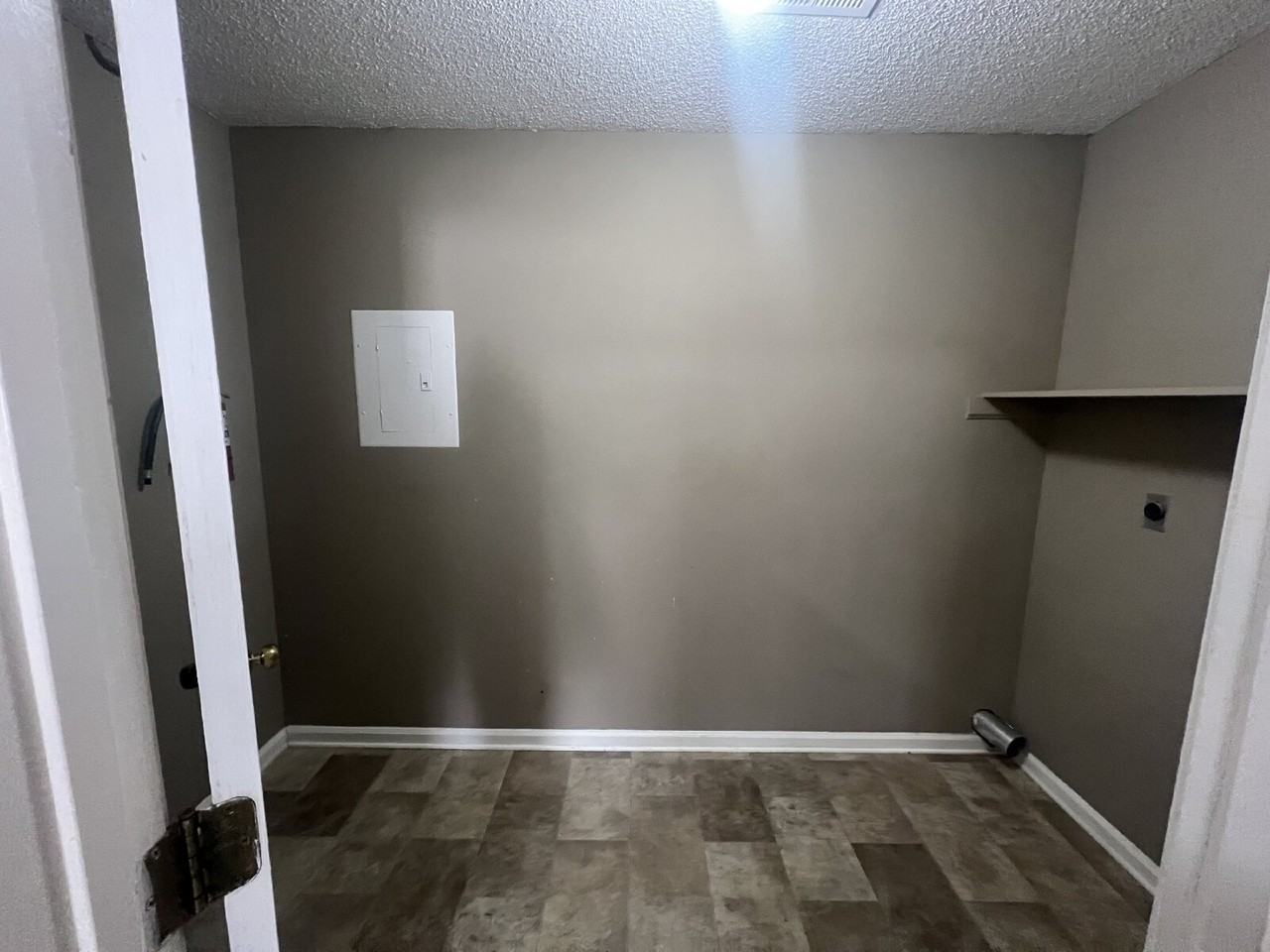 3864 Northeast Dr Apt C - Photo 4 of 14