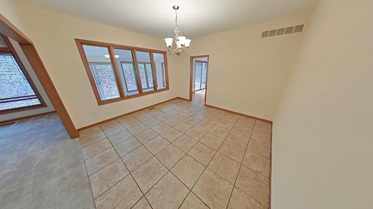 1449 Ridge Ct - Photo 3 of 21