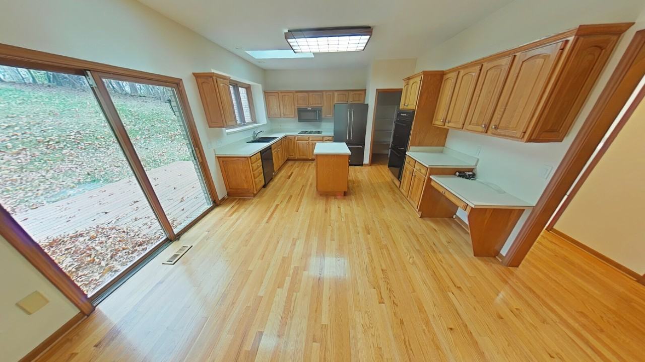 1449 Ridge Ct - Photo 4 of 21