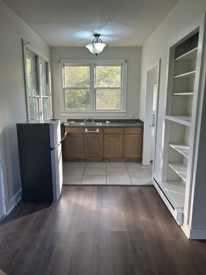 1104 S Madison St - Photo 4 of 6