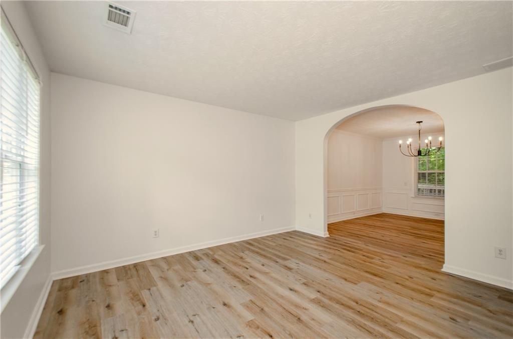 3390 Northcliff Dr - Photo 7 of 44