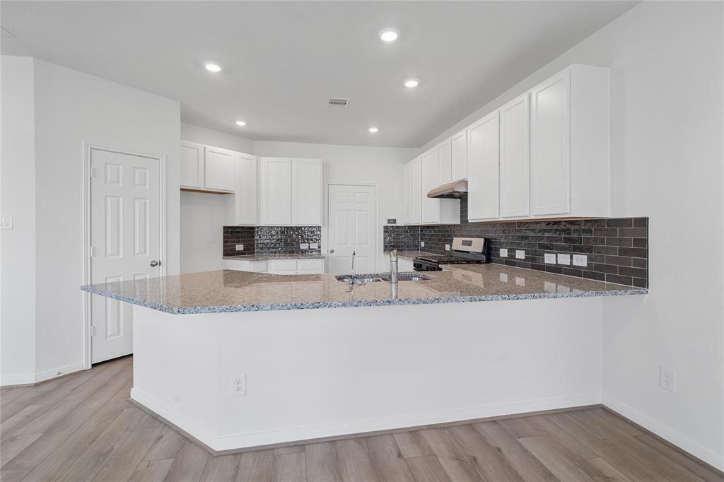 21222 Montego Bay Dr - Photo 2 of 3