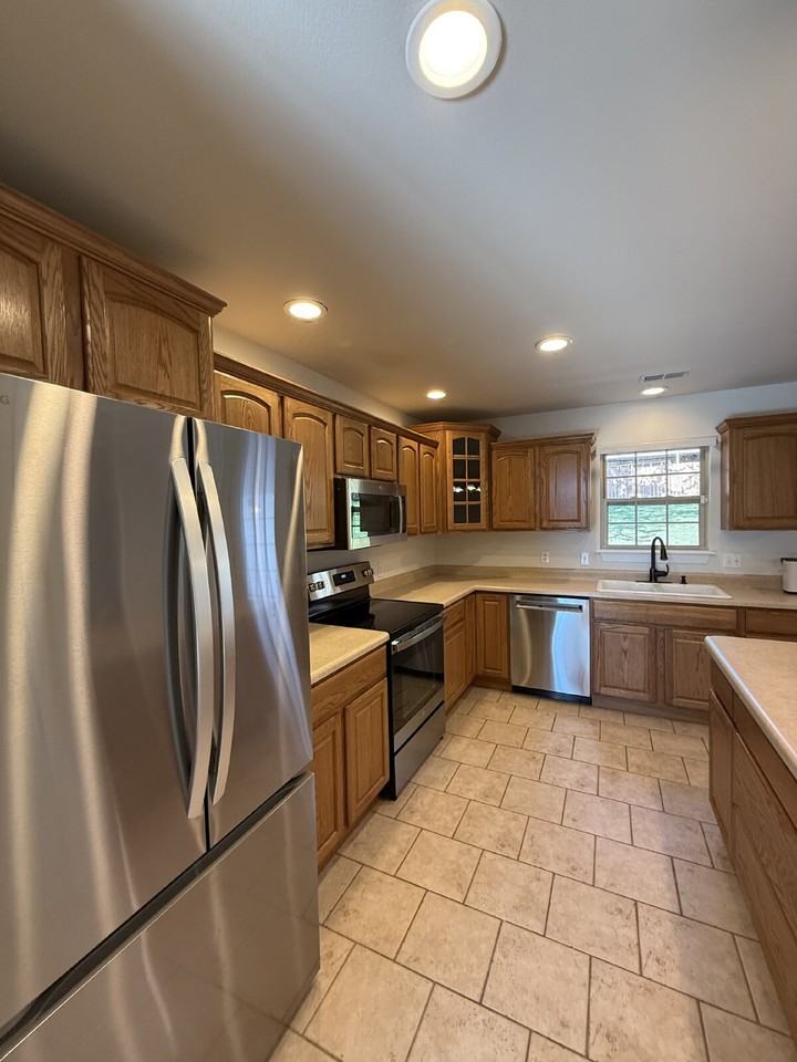 340 Sherry Ln - Photo 6 of 34