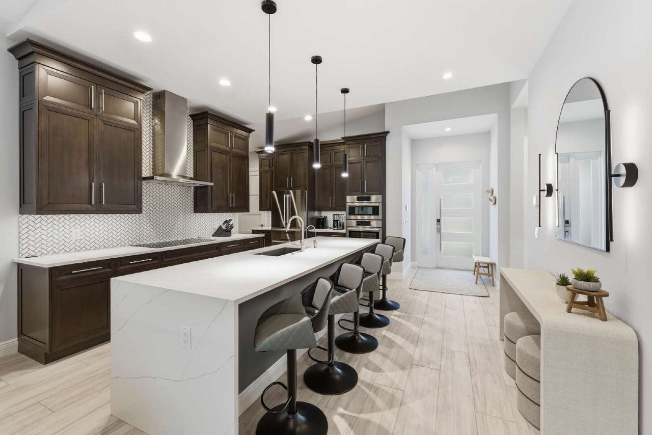 711 91st Ave N #101A - Photo 3 of 27