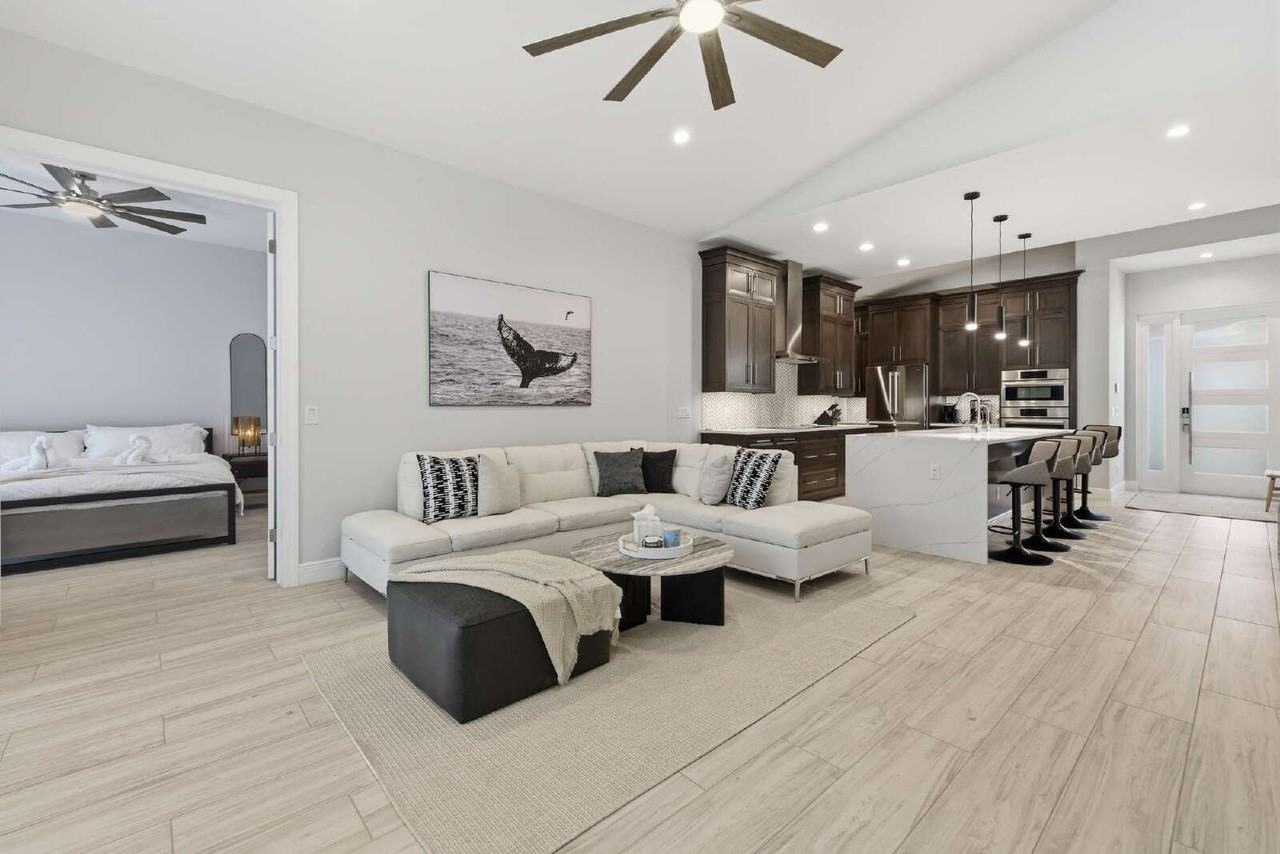 711 91st Ave N #101A - Photo 6 of 27