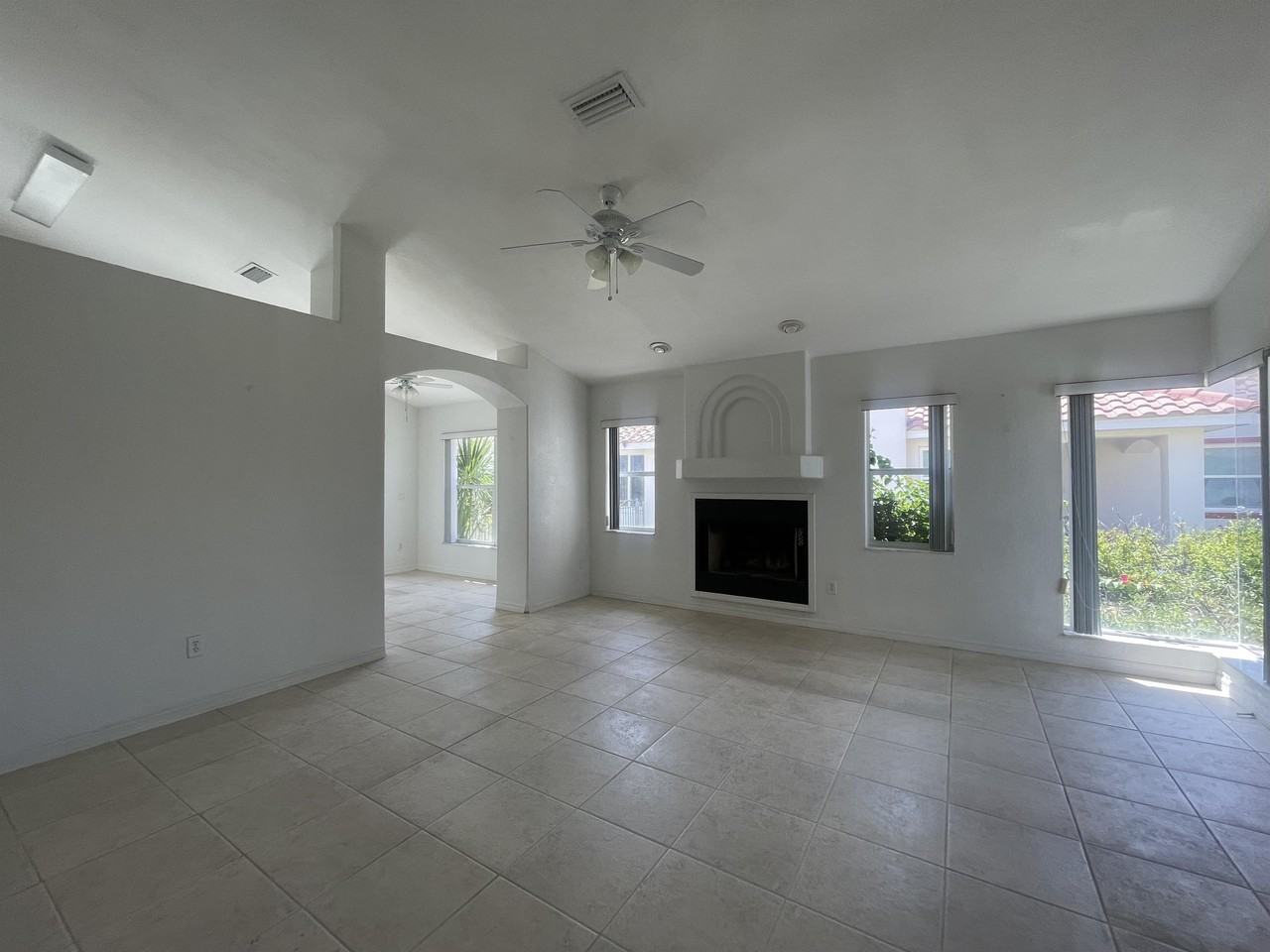 1514 N Daytona Ave - Photo 3 of 9