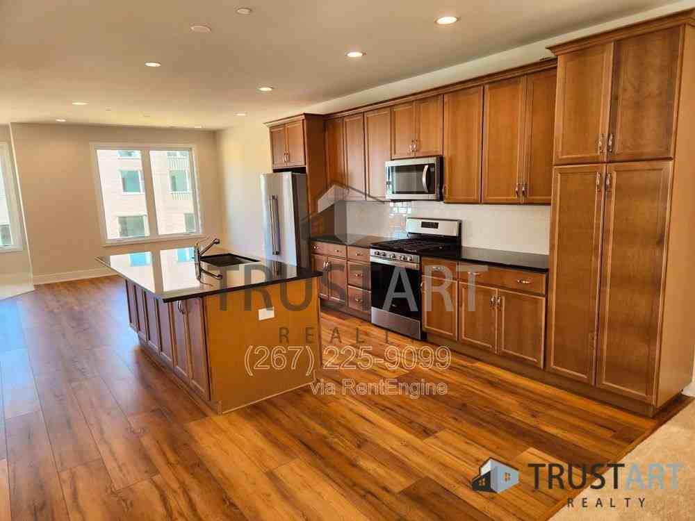 3150 Parkview Walk #213 - Photo 3 of 10