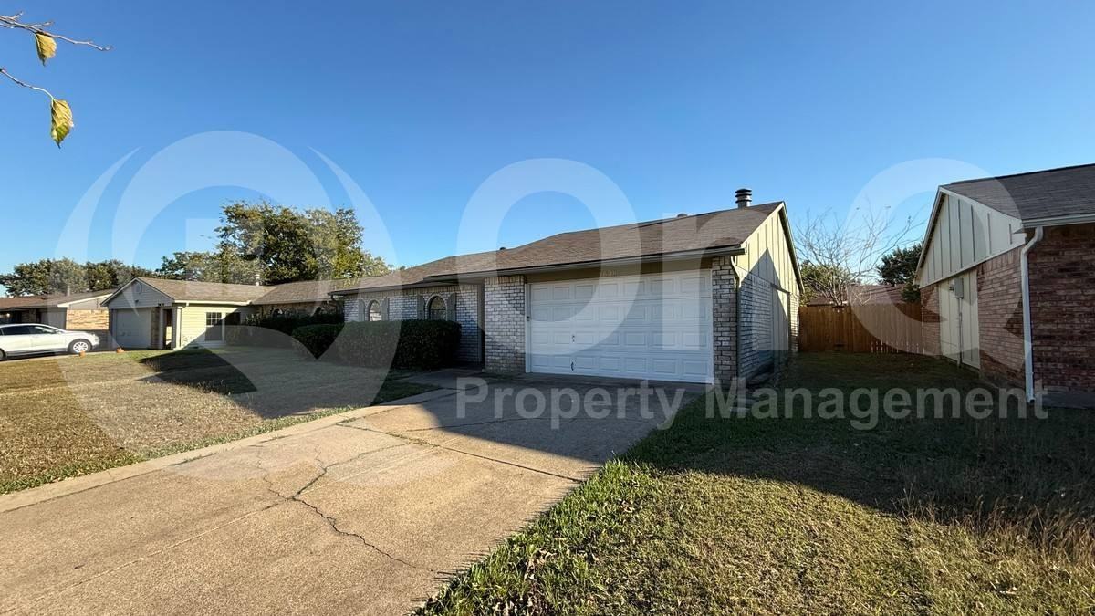 5620 Pearce St - Photo 2 of 10