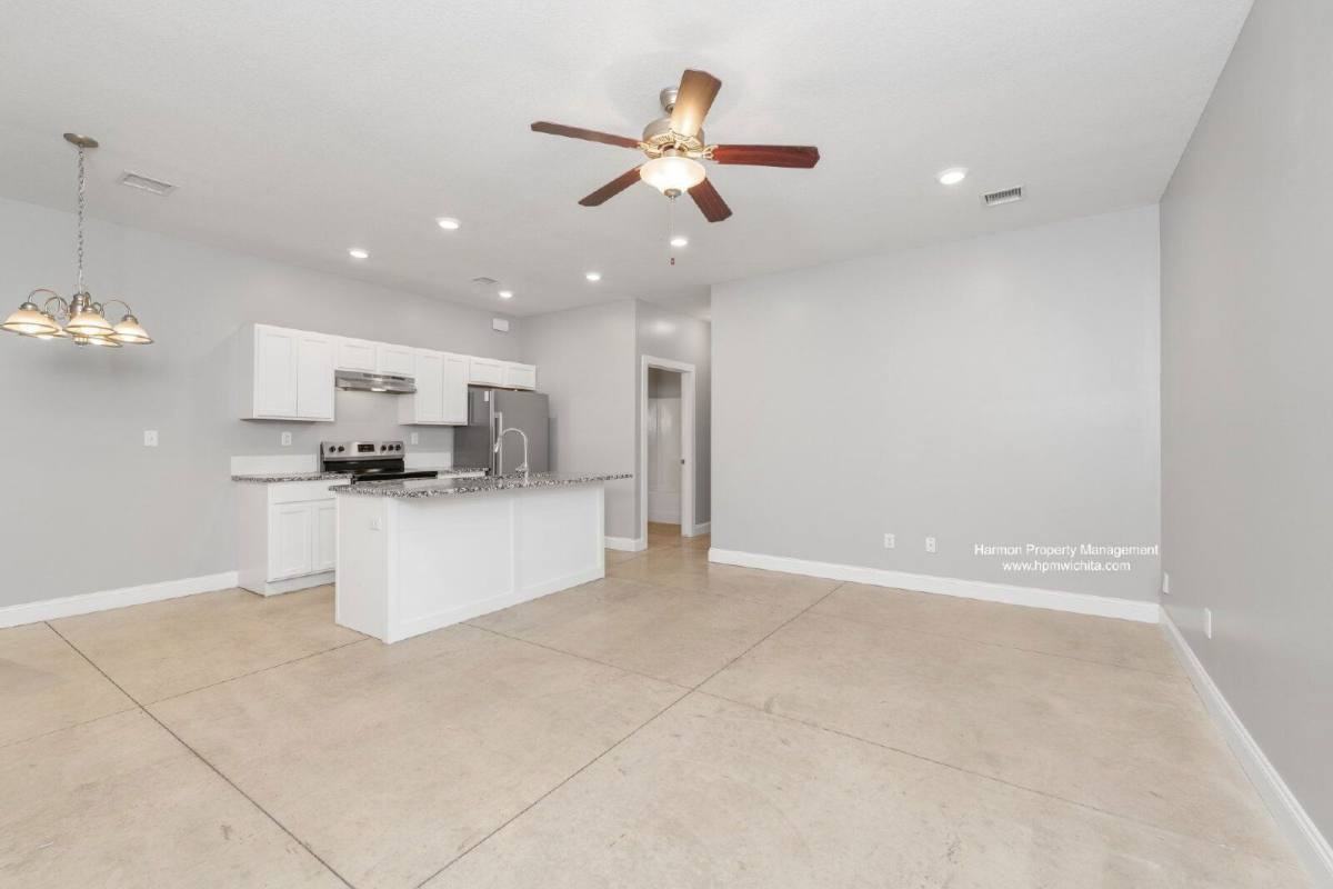 5527 S Handley Ave - Photo 2 of 10