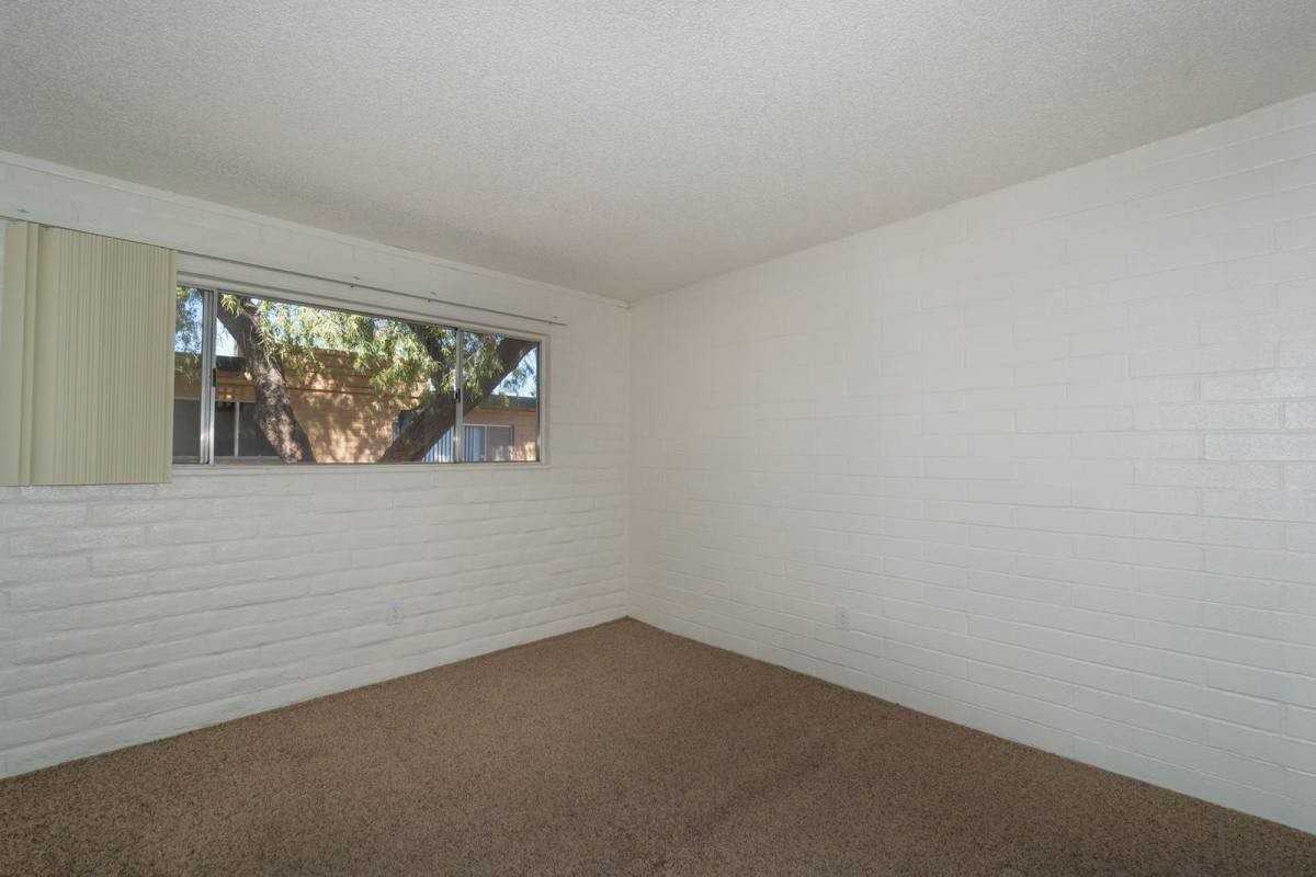 4557 East Bellevue Street - Photo 3 of 10