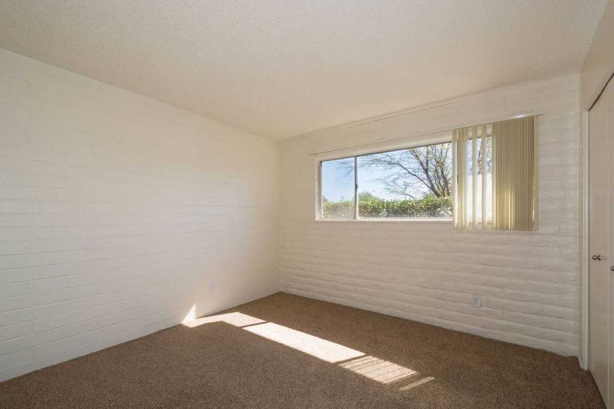 4557 East Bellevue Street - Photo 5 of 10