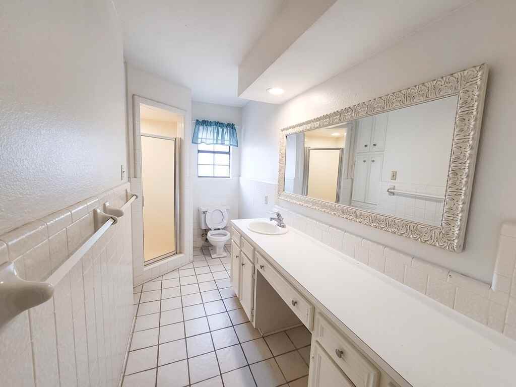 2900 Goddard Pl - Photo 2 of 12