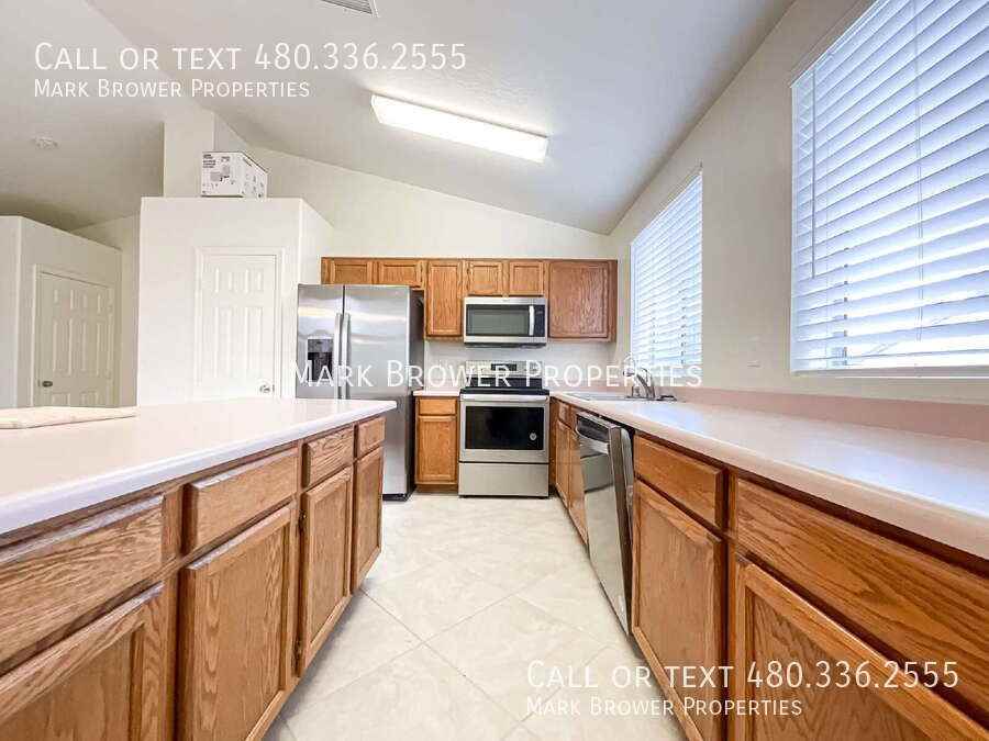 5262 W Fairview St - Photo 7 of 17