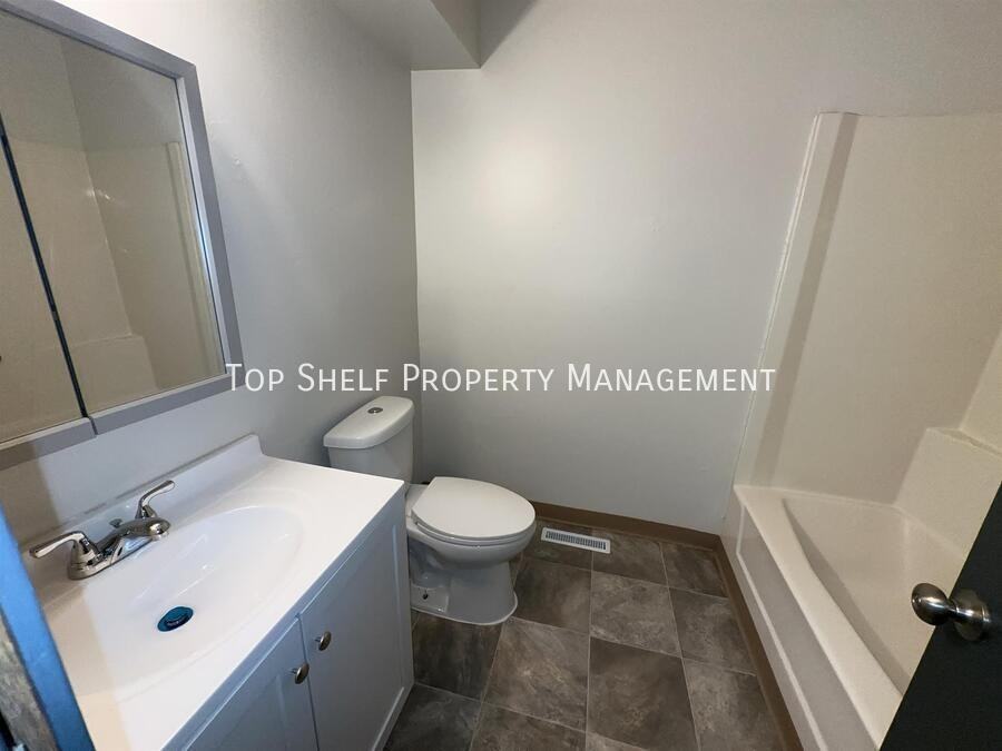 108 Mckinley Ave - Photo 7 of 10