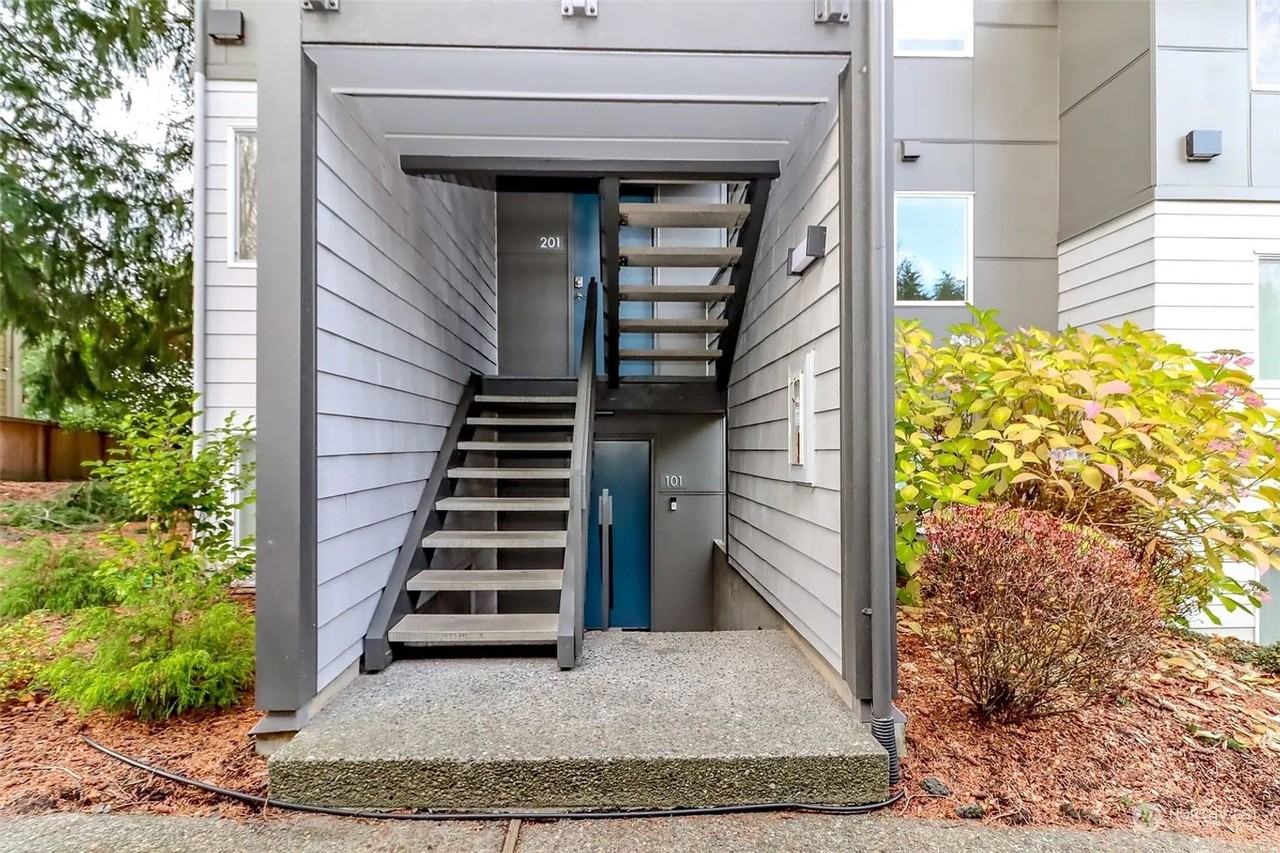 116TH ST KIRKLAND 12709 NE 116TH & #C201 - Photo 3 of 38