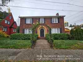 featured image of 1905 E Blaine St