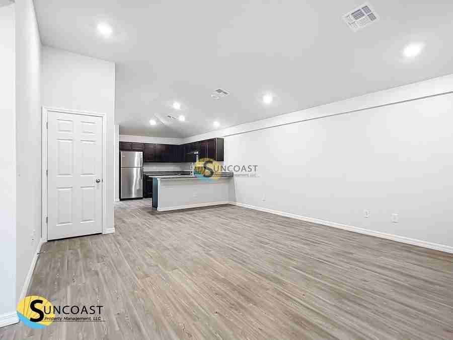 2078 Redmond St - Photo 2 of 20