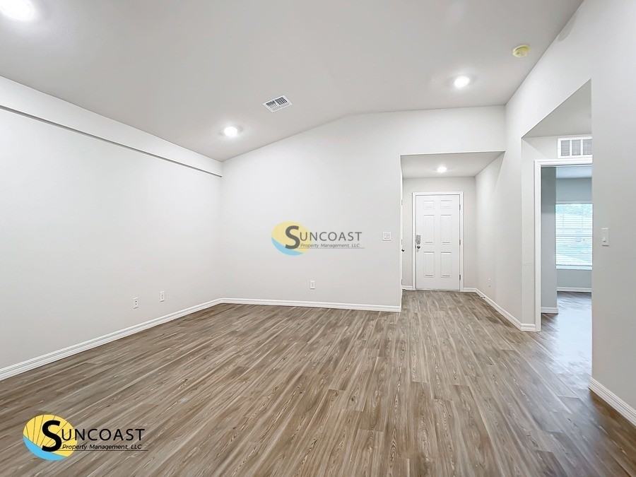 2078 Redmond St - Photo 4 of 20